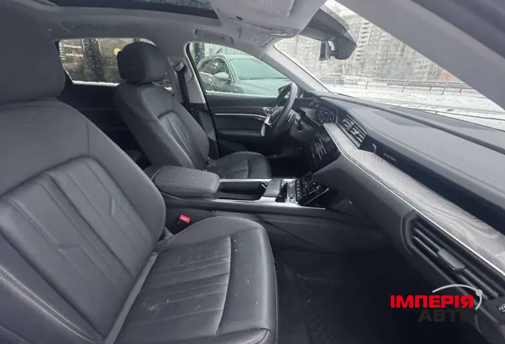 Audi e-tron - фото 9