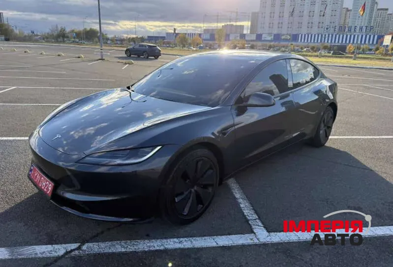Tesla Model 3 - фото 1