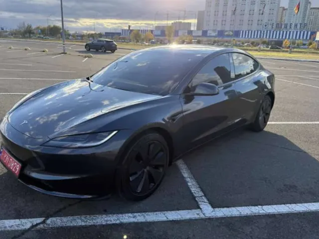 Tesla Model 3 - фото 1