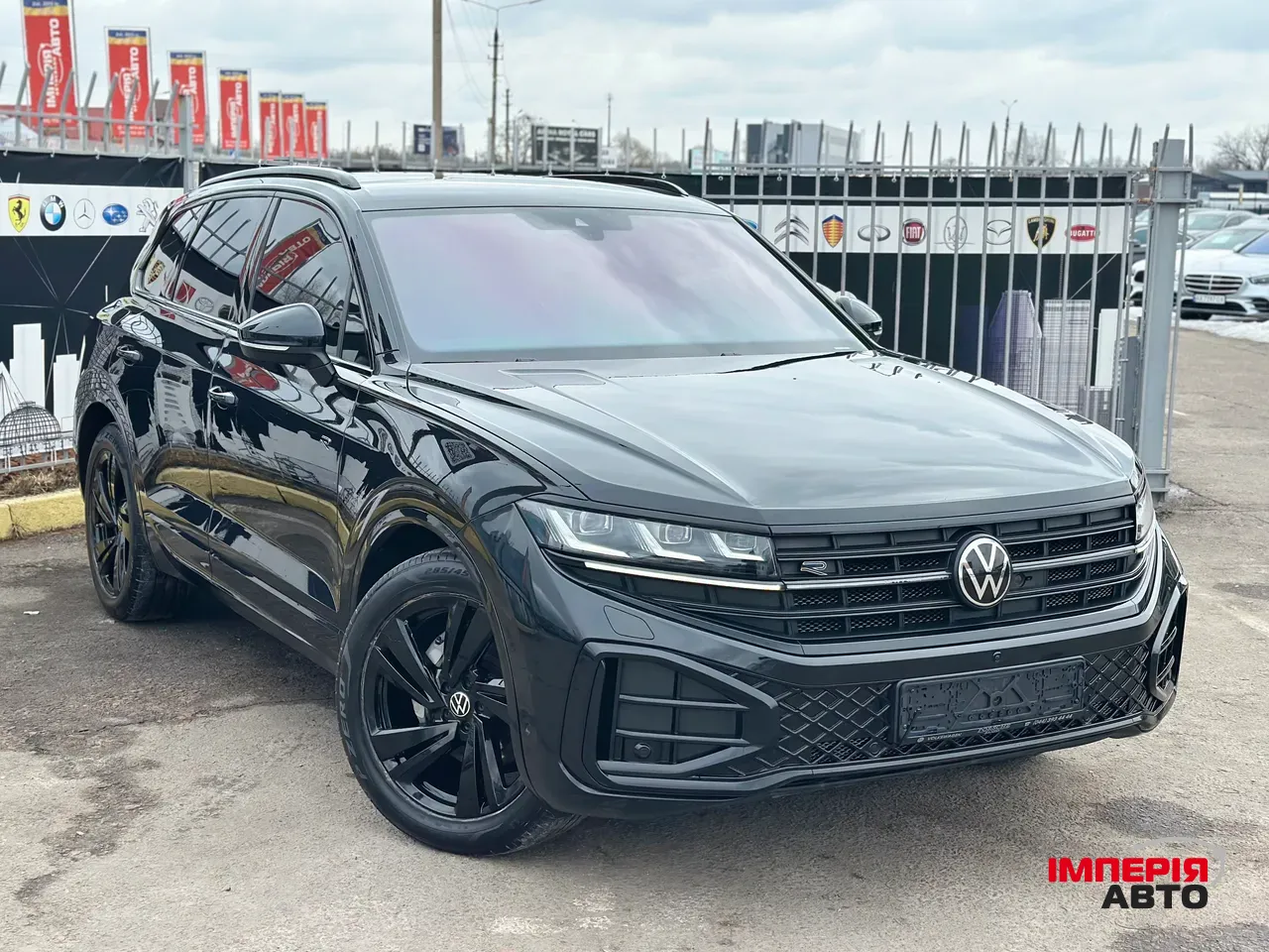 Volkswagen Touareg - фото 2