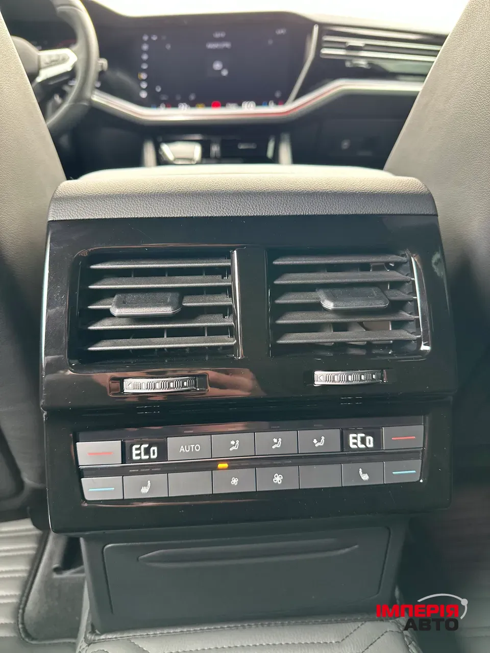 Volkswagen Touareg - фото 12