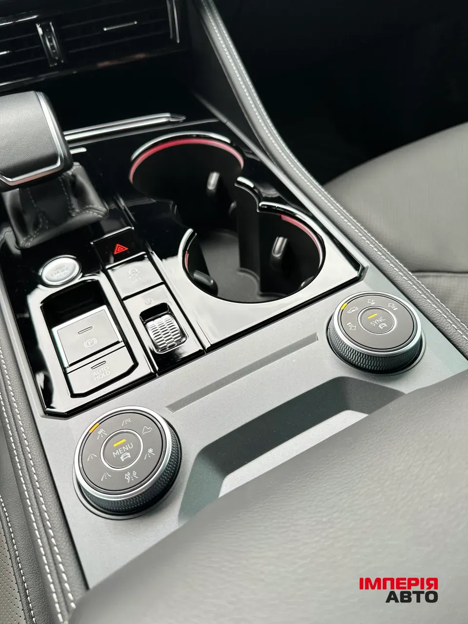 Volkswagen Touareg - фото 14