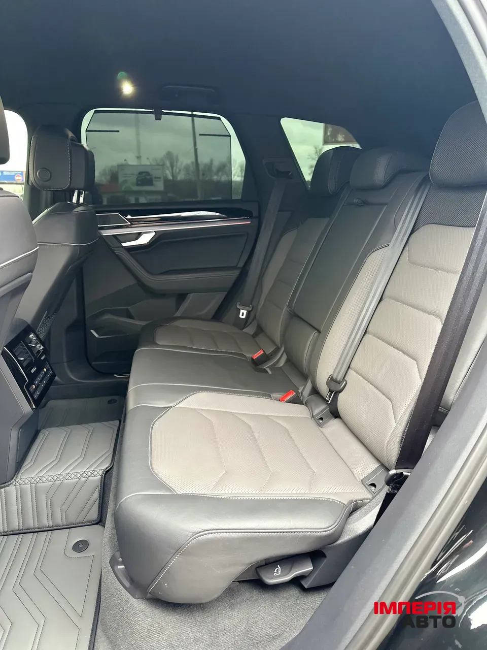 Volkswagen Touareg - фото 10