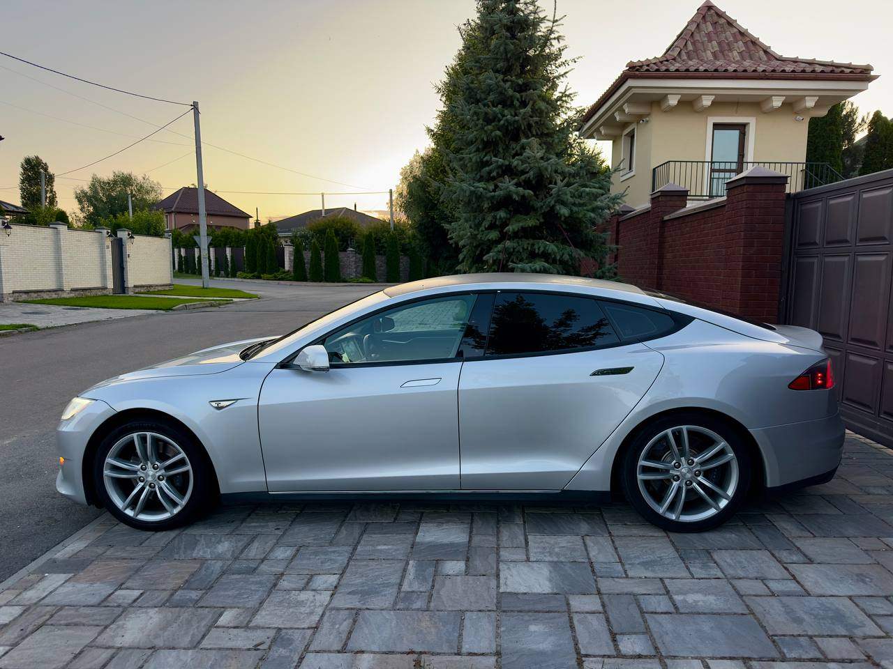 Tesla Model S - фото 3