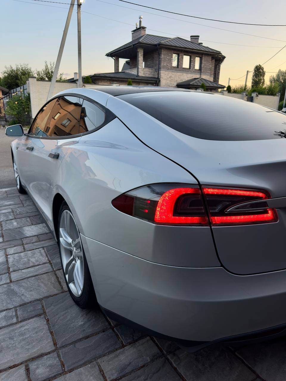 Tesla Model S - фото 7