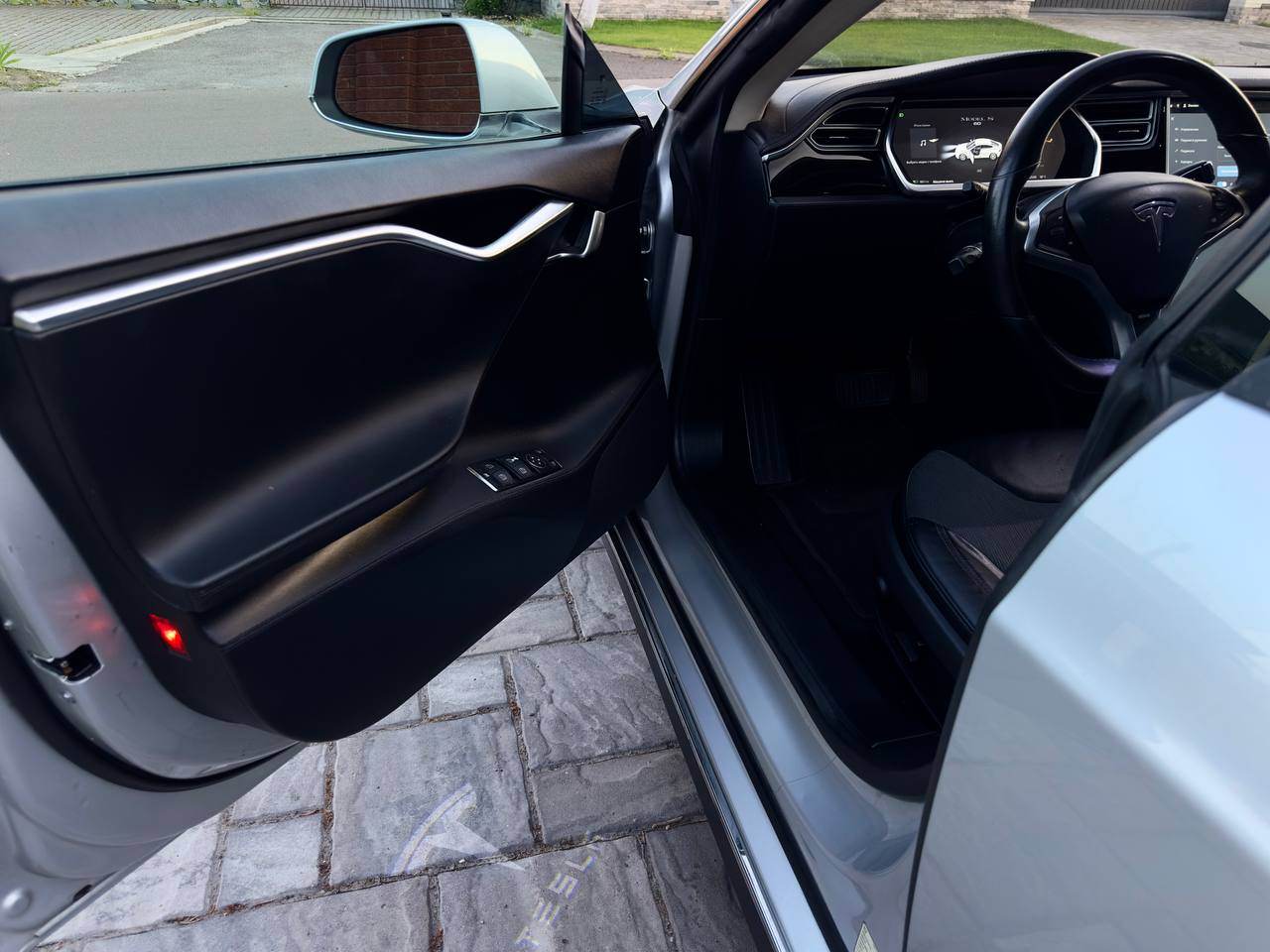 Tesla Model S - фото 9