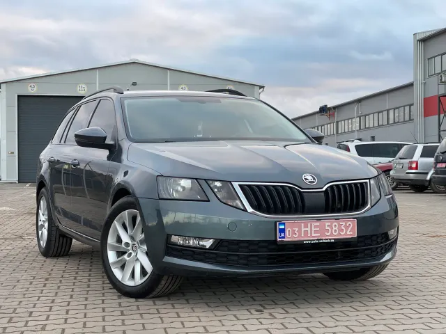 Skoda Octavia - фото 1