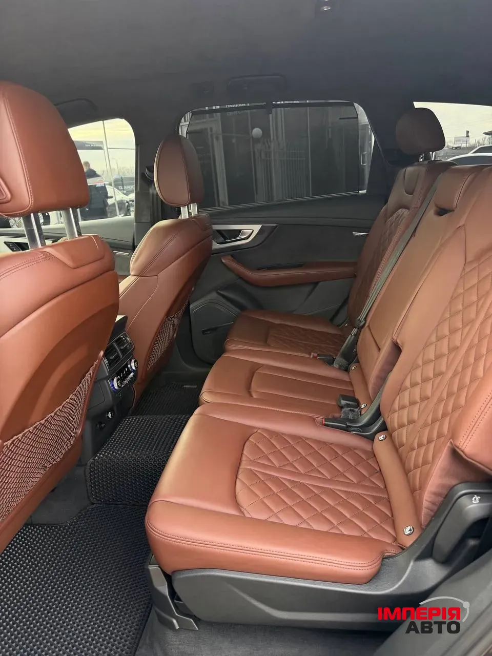 Audi Q7 - фото 12