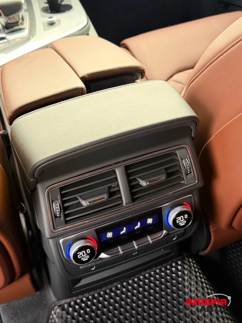 Audi Q7 - фото 16