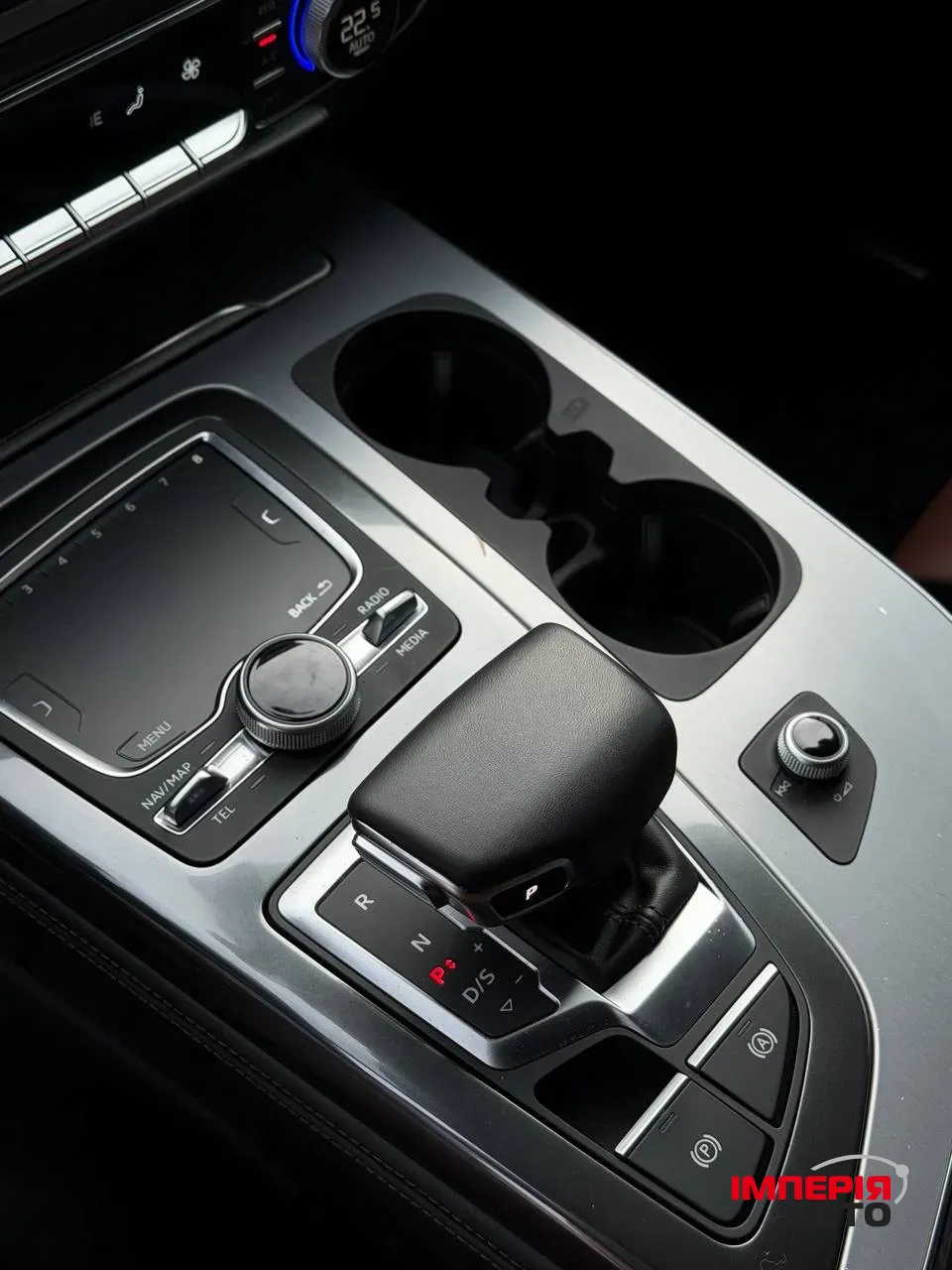 Audi Q7 - фото 10