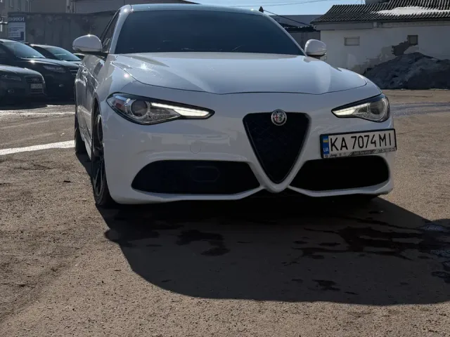Alfa Romeo Giulia - фото 1