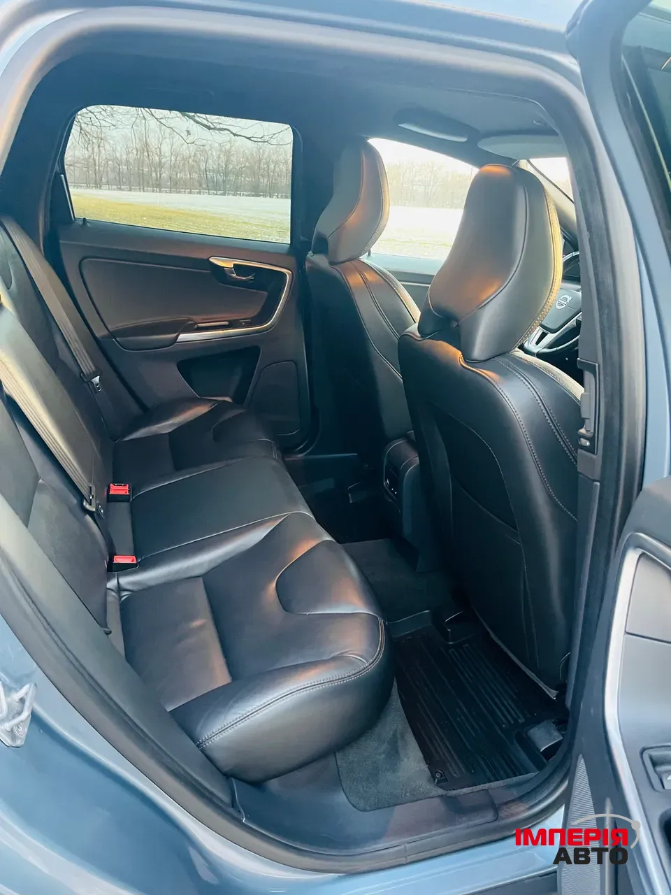 Volvo XC60 - фото 12