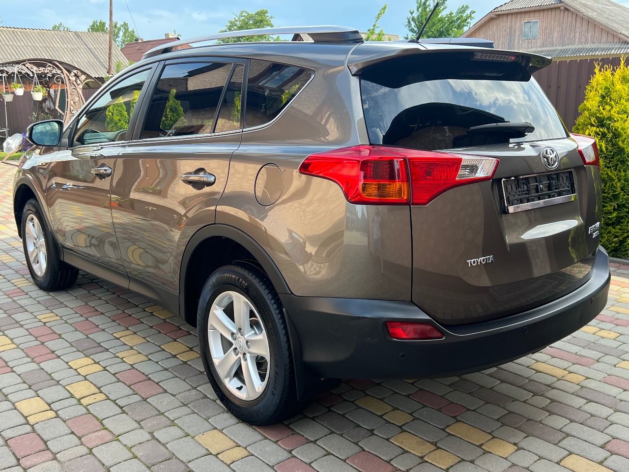 Toyota RAV4 - фото 10