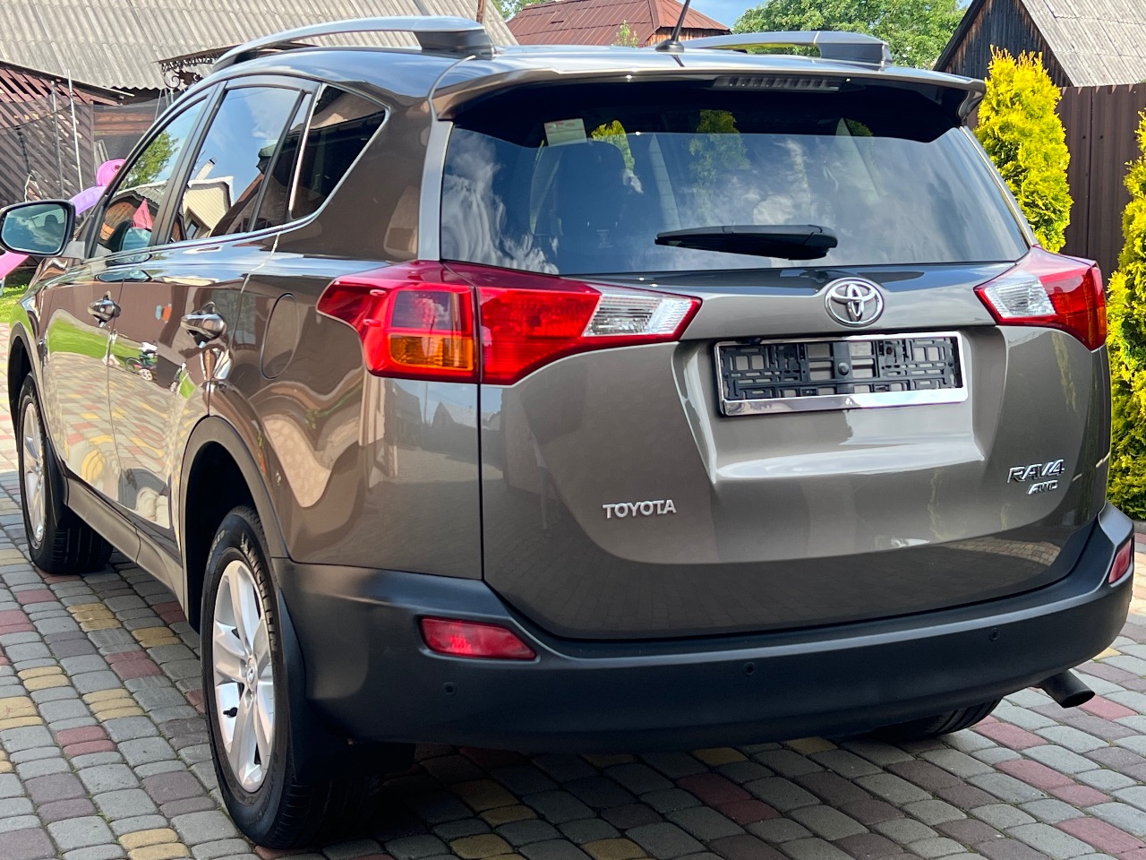 Toyota RAV4 - фото 7