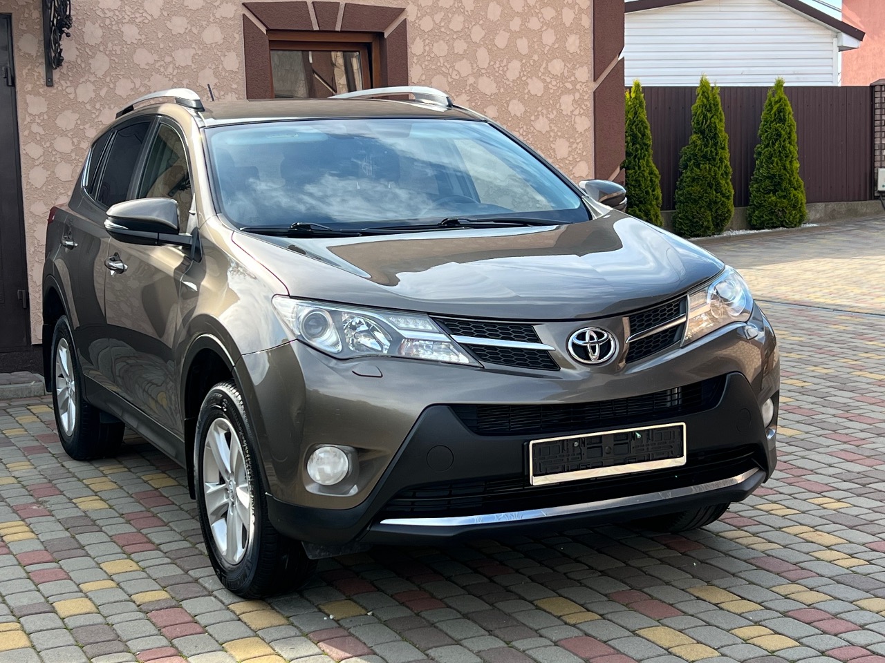 Toyota RAV4 - фото 8