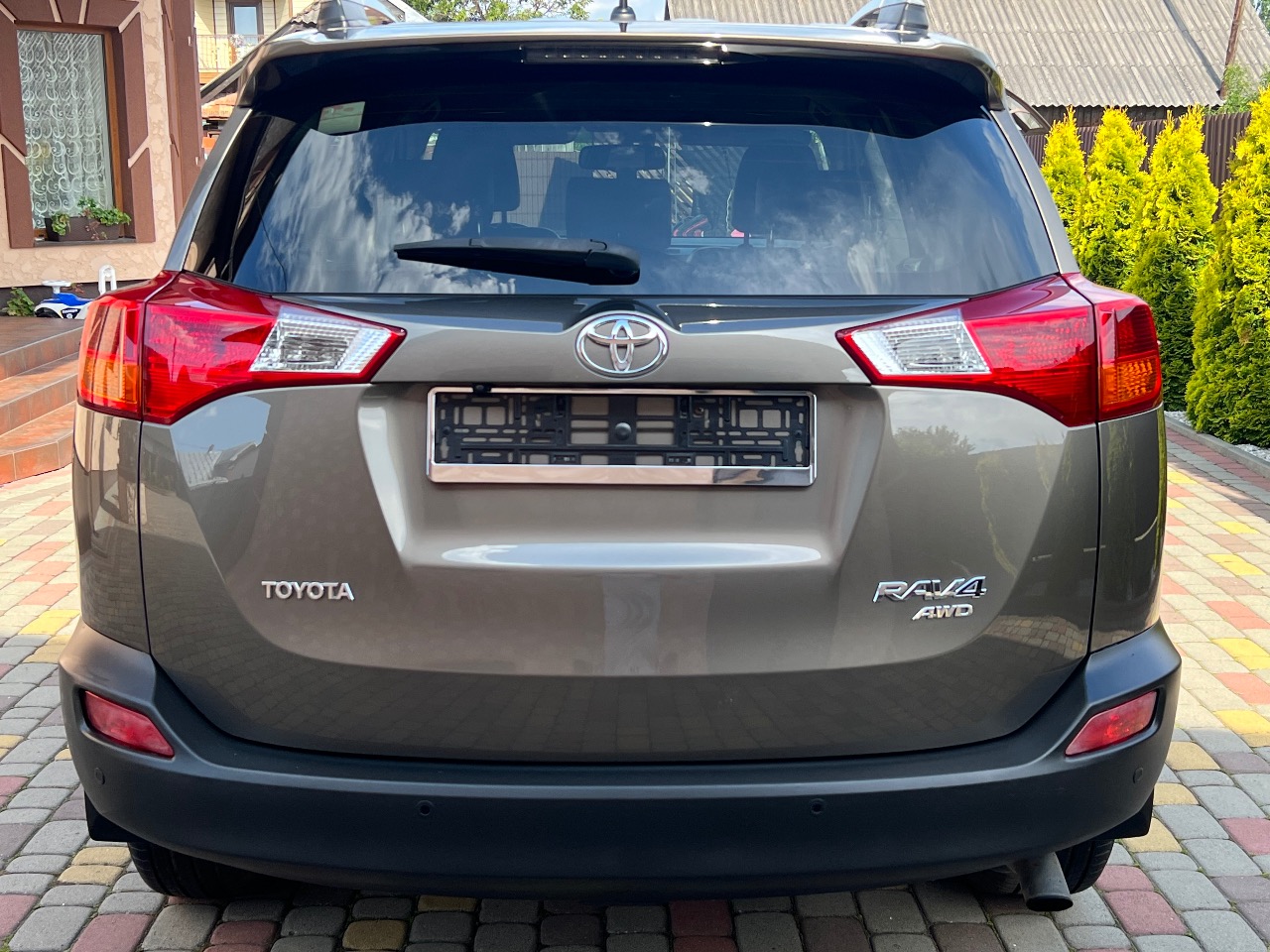 Toyota RAV4 - фото 3