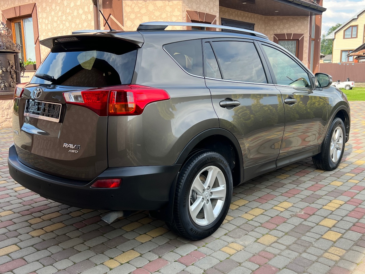 Toyota RAV4 - фото 12