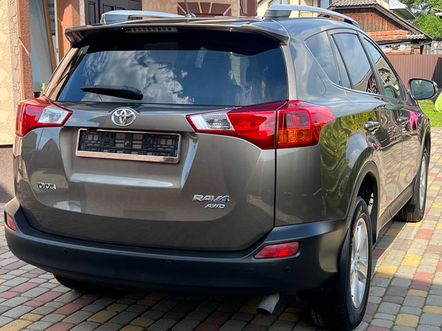 Toyota RAV4 - фото 5