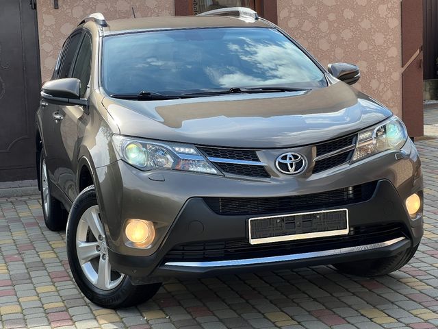Toyota RAV4 - фото 2