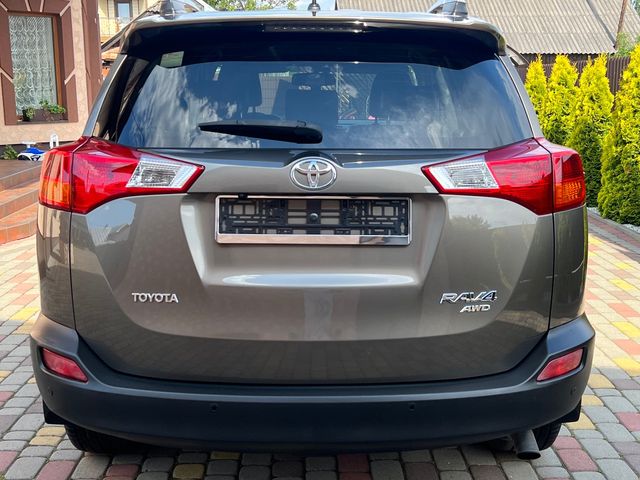 Toyota RAV4 - фото 3