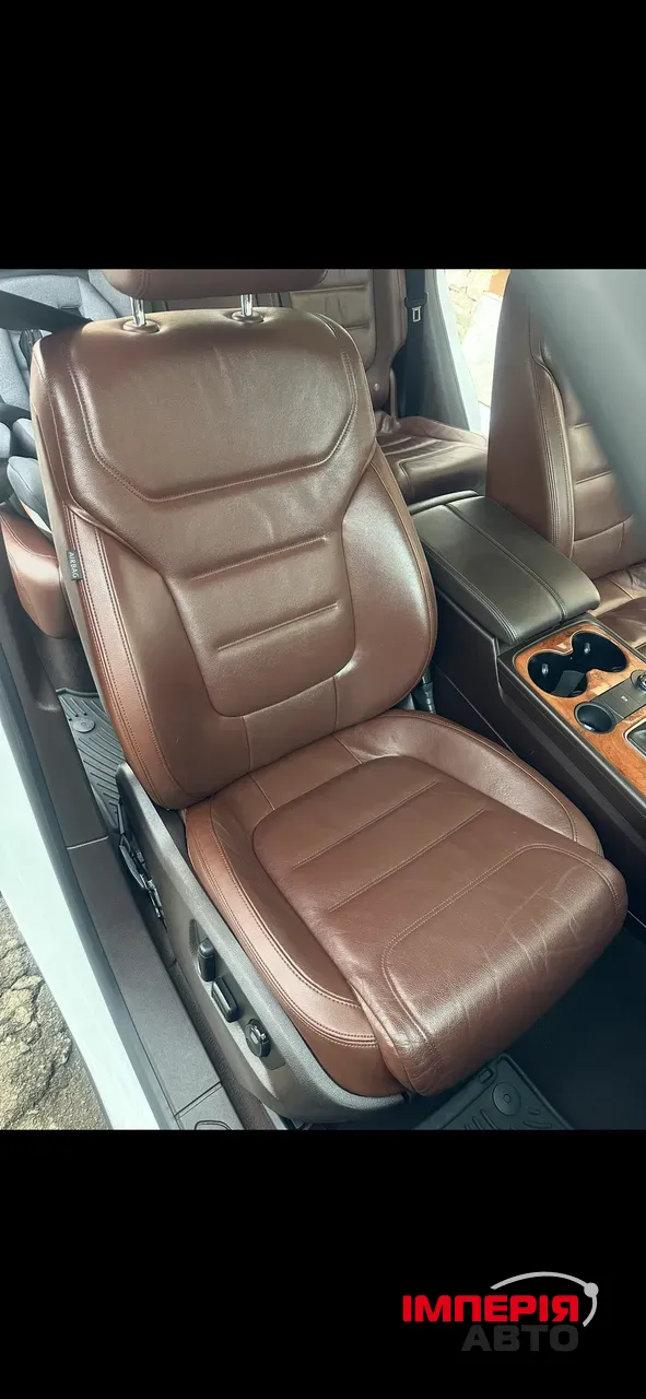 Volkswagen Touareg - фото 9