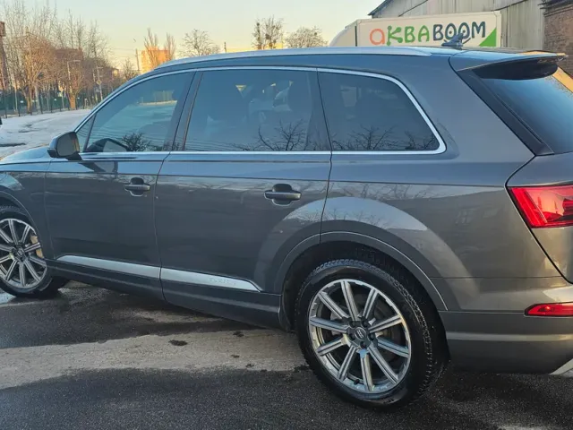 Audi Q7 - фото 3