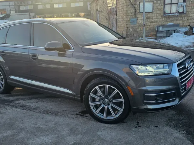 Audi Q7 - фото 1