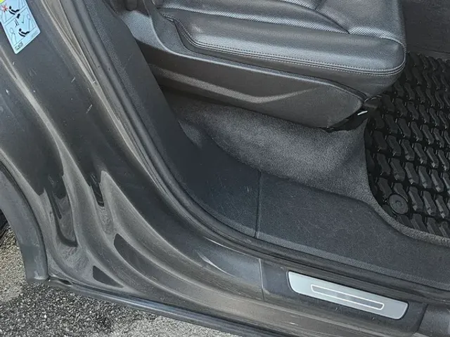 Audi Q7 - фото 5