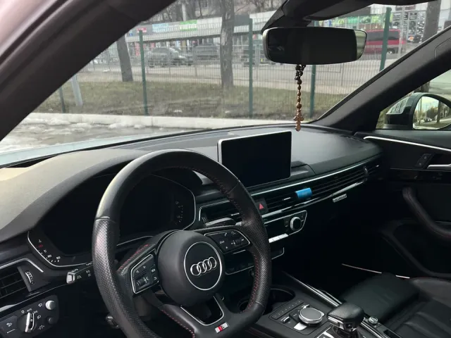 Audi A4 - фото 5