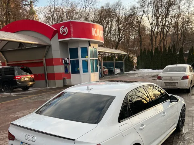 Audi A4 - фото 3