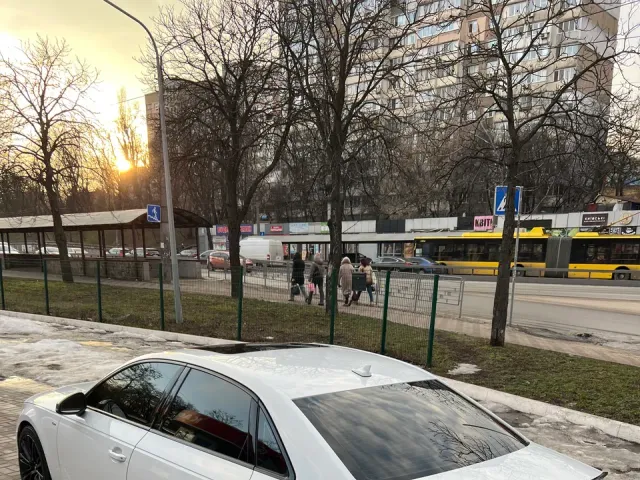 Audi A4 - фото 2