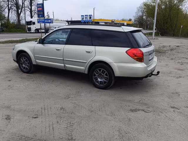 Subaru Legacy - фото 4