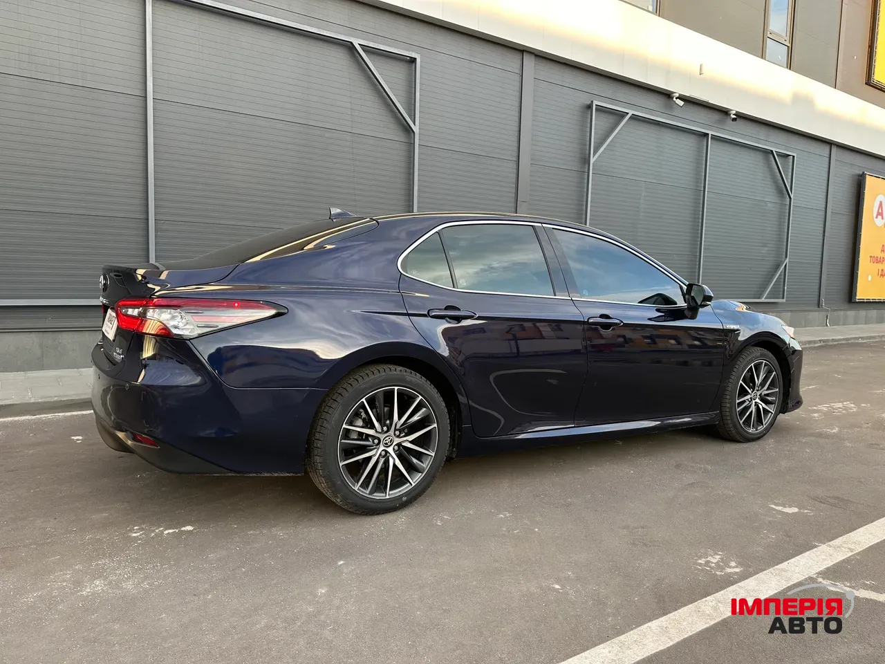 Toyota Camry - фото 3