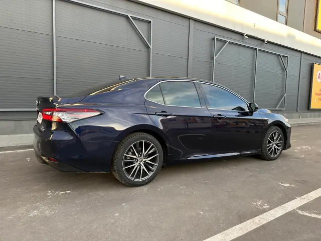 Toyota Camry - фото 3