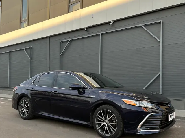 Toyota Camry - фото 2