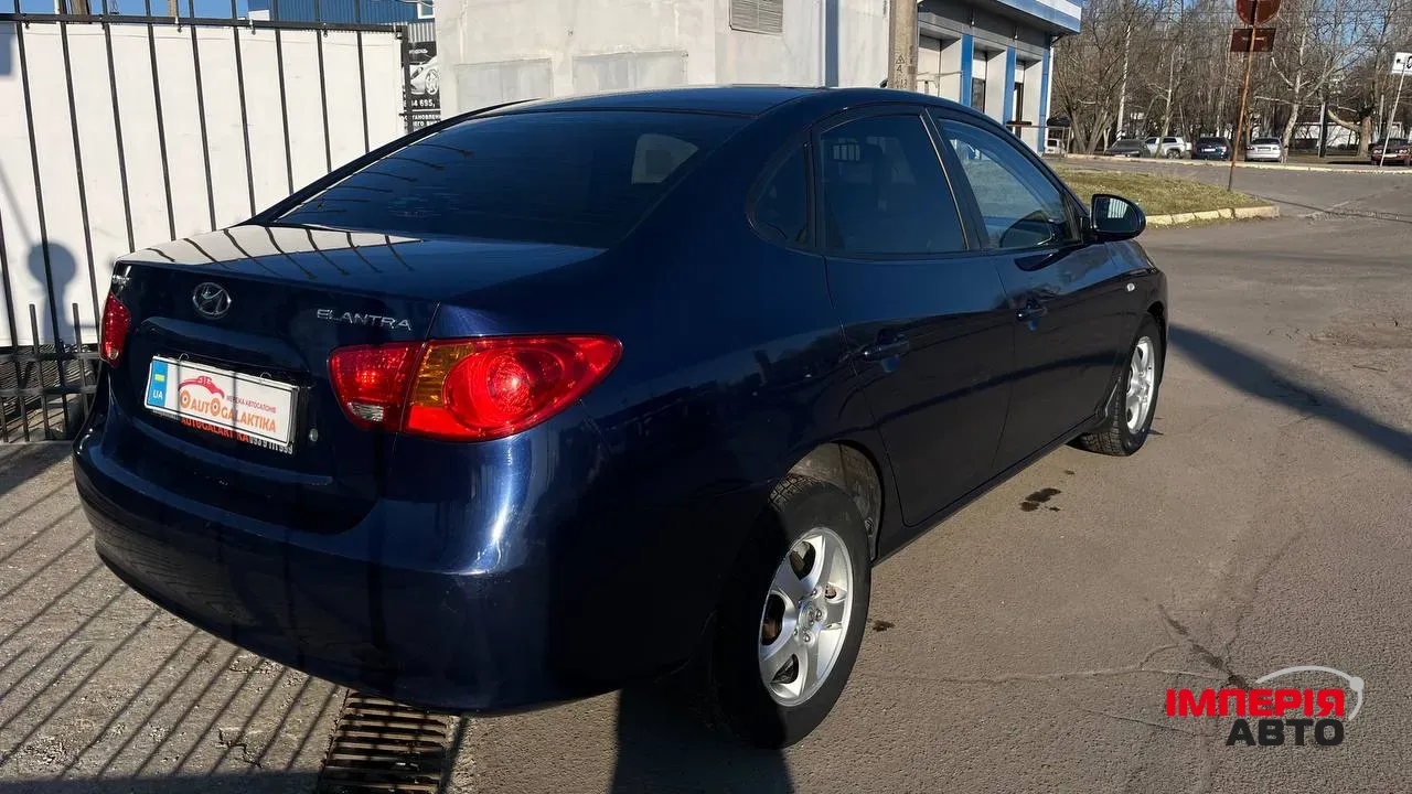 Hyundai Elantra - фото 5