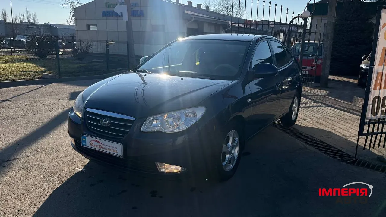 Hyundai Elantra - фото 3