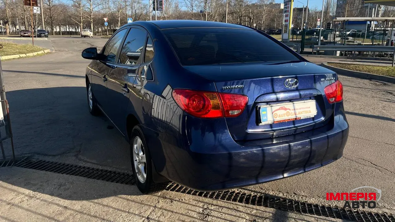 Hyundai Elantra - фото 7