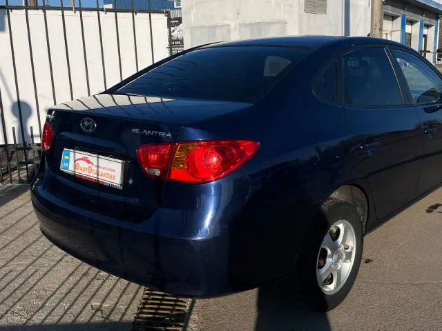 Hyundai Elantra - фото 5