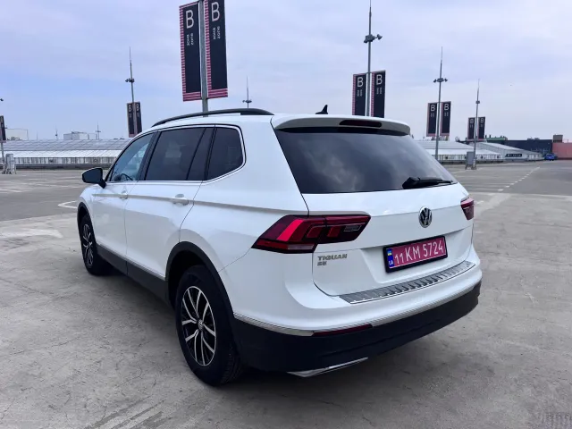 Volkswagen Tiguan - фото 4