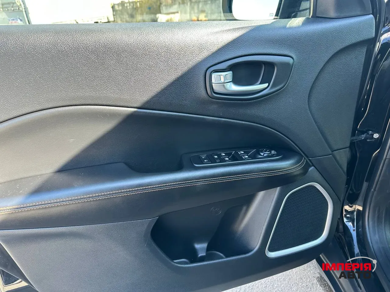 Jeep Compass - фото 7