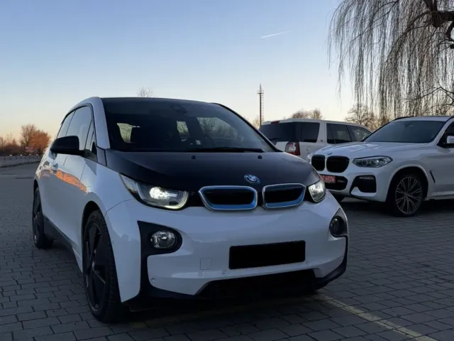 BMW i3 - фото 1