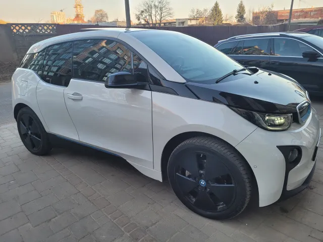 BMW i3 - фото 1