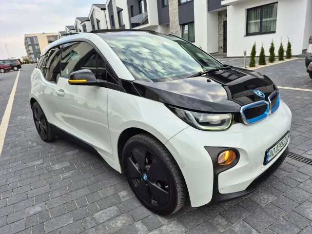 BMW i3 - фото 1