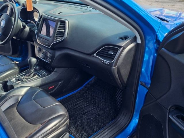 Jeep Cherokee - фото 3