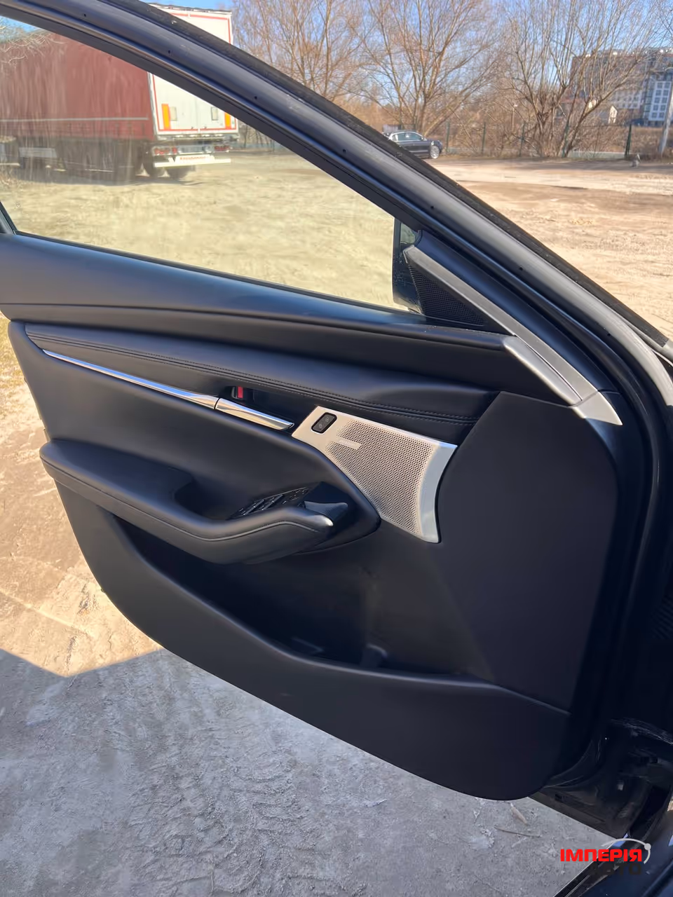 Mazda 3 - фото 5