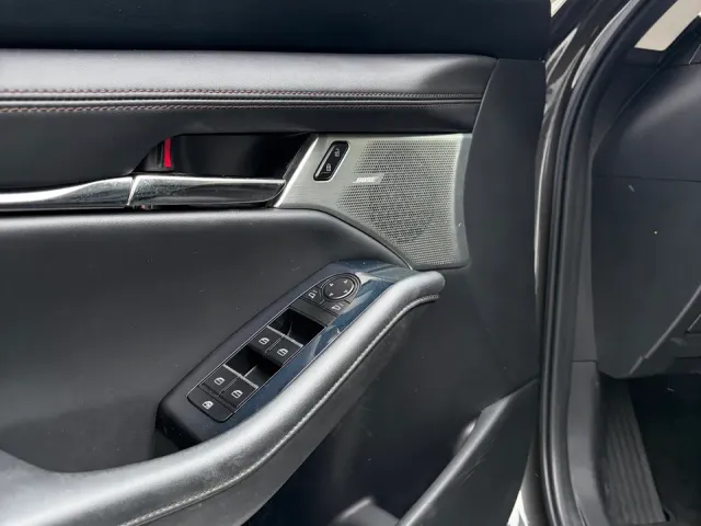 Mazda 3 - фото 4