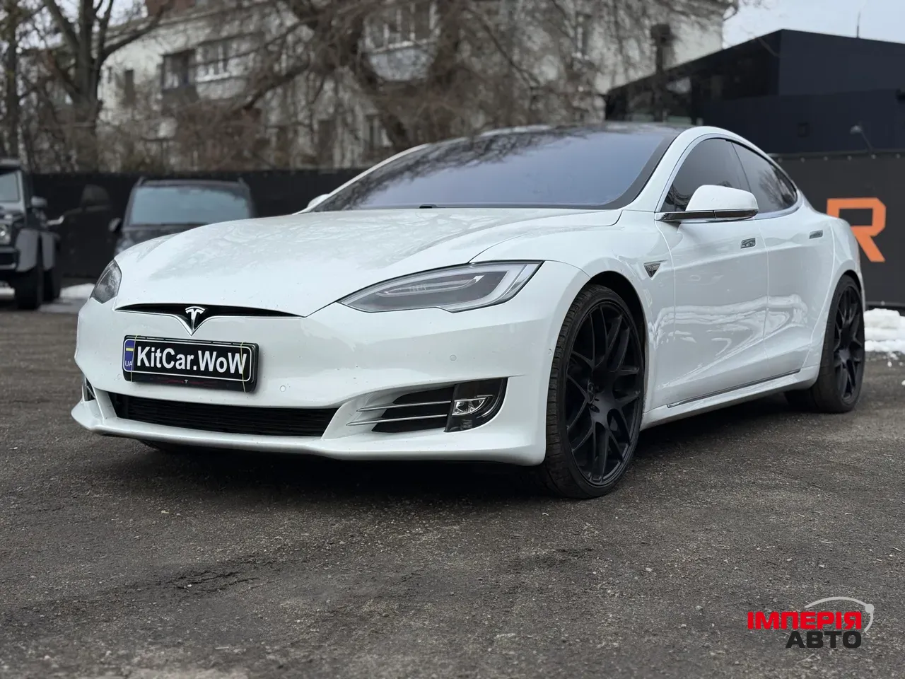 Tesla Model S - фото 1