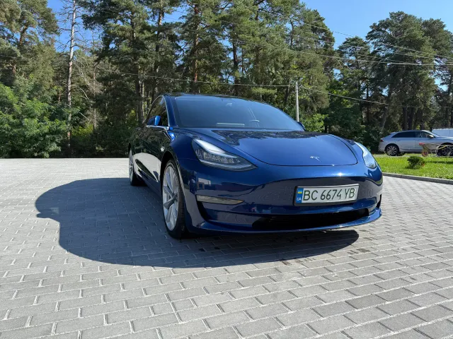 Tesla Model 3 - фото 1