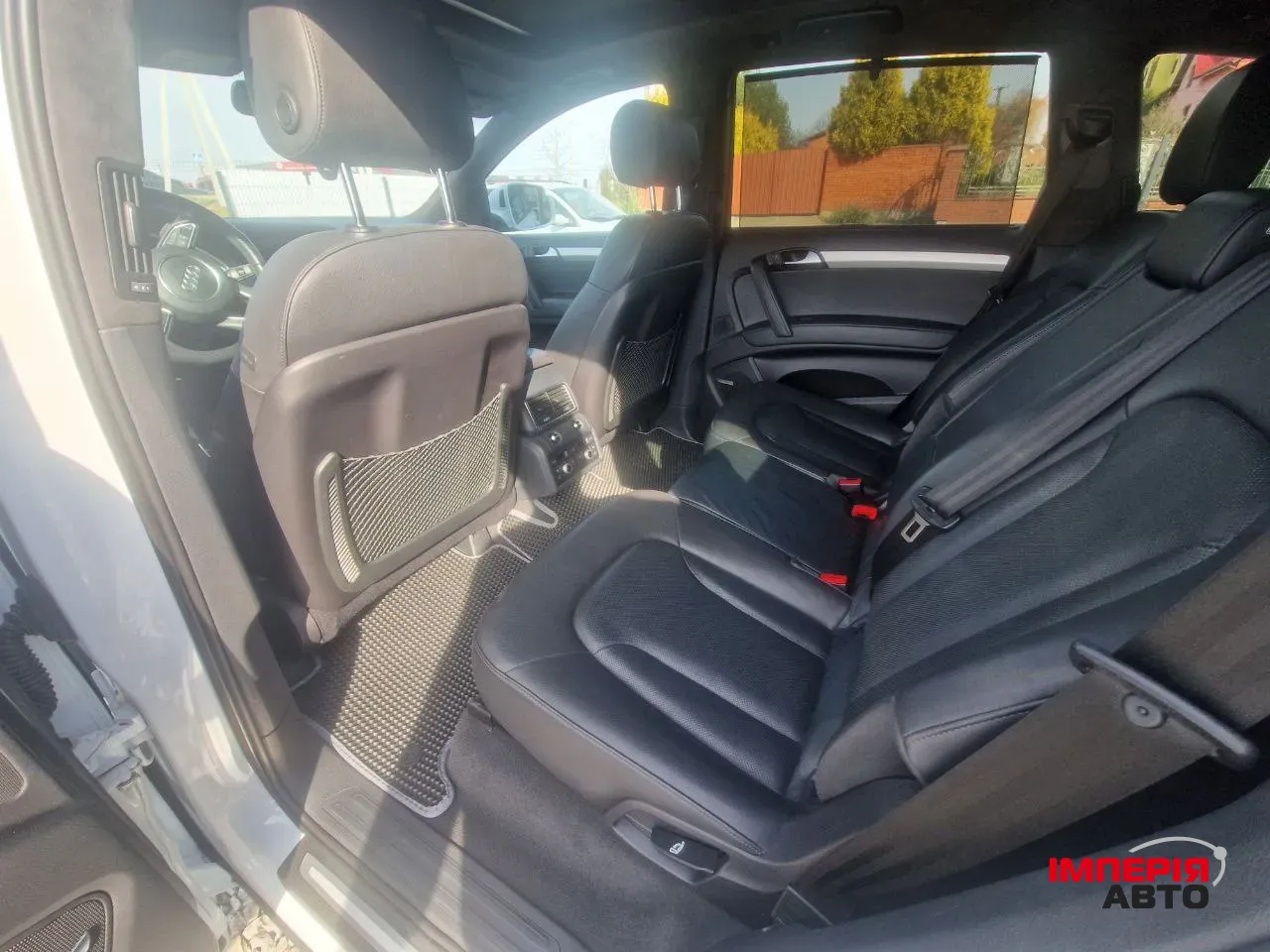 Audi Q7 - фото 14